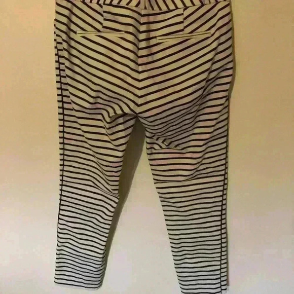 ❤️ 3 for $30 Limited striped capri pants - Picture 2 of 4